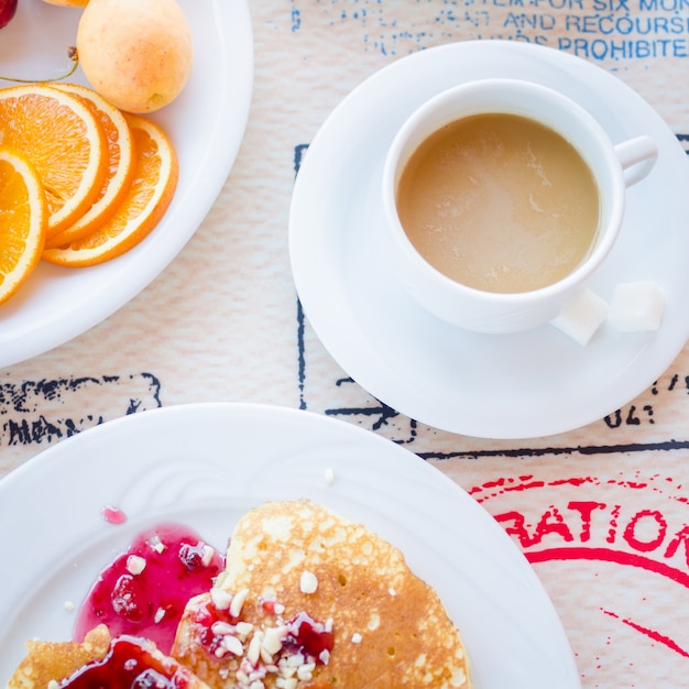 Photo breakfast including pancakes with raspberry jam