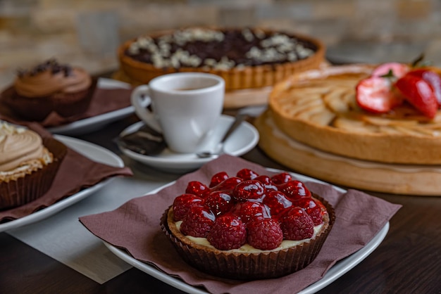 Breakfast tartlet with raspberries and espresso