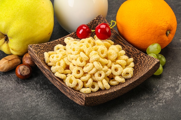 Breakfast with corn rings and milk