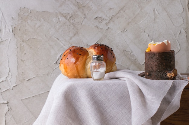 Colazione con uova e pane