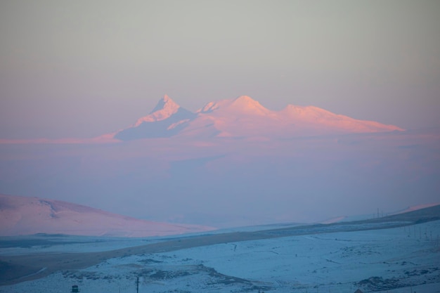 Photo breathtaking view of mount ararat mount ararat the highest mountain in the easternmost