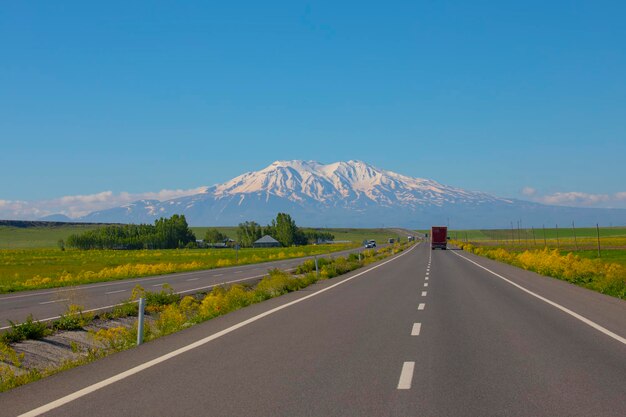 アララト山の息を呑むような眺め トルコ最高峰アララト山