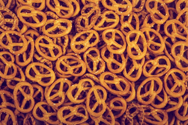 Bretzel met zout, biersnacks.