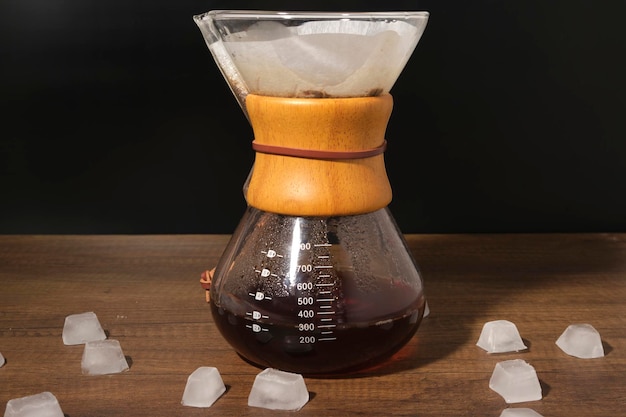 Foto preparazione del caffè con il metodo chemex