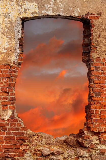 Muro di mattoni con una corsa al tramonto. foto di alta qualità