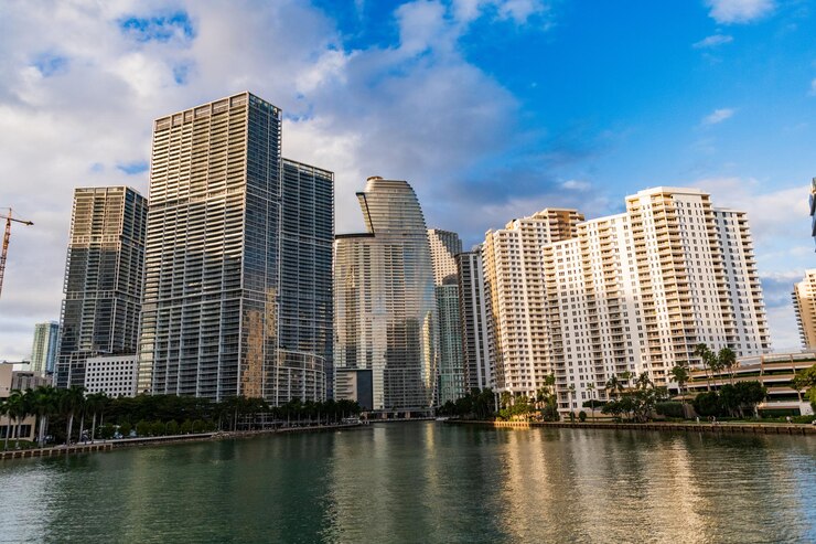 브리 키 워터프론트 (Brickell Key Waterfront) 건물 건축: 주거용 마천루, 현대적인 워터프런트 건물, 서너스테이트 시티 (Sunset City) 의 마천루 (Skyscraper), 도시 마천루 건물, 주거용 건물 건축 (Residential Building Architecture), 스카이라인 (Skyline)