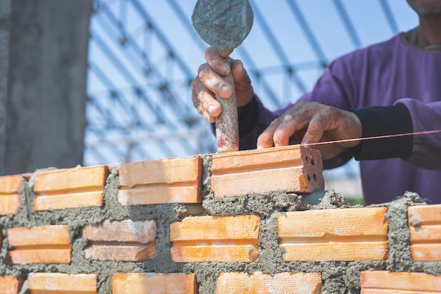 Photo bricklayer worker