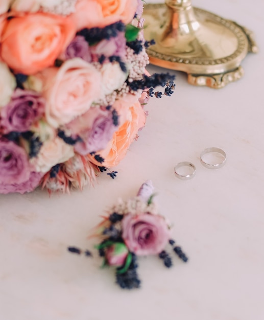 Bridal bouquet and wedding rings table