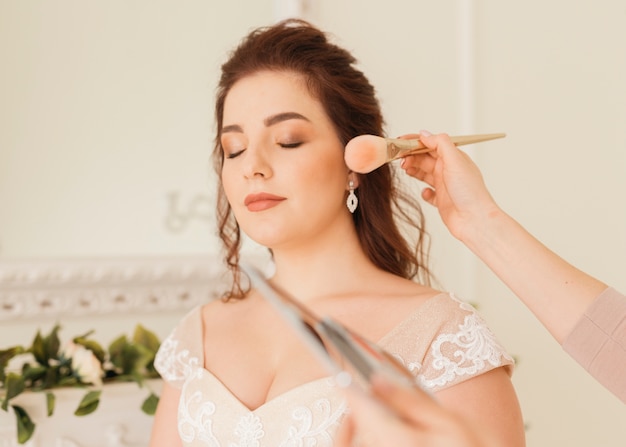 Photo bride getting  her make up ready