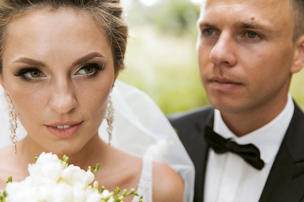 Photo bride and groom hugging in the old town street. wedding couple in love. luxury rhinestone dress. hot summer days.