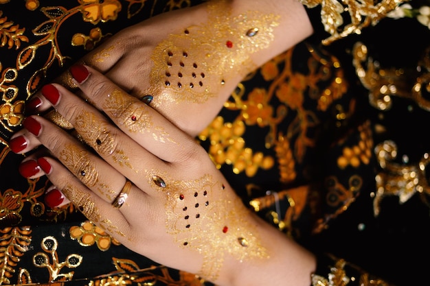 Bride henna carved beautiful and unique at brides hand