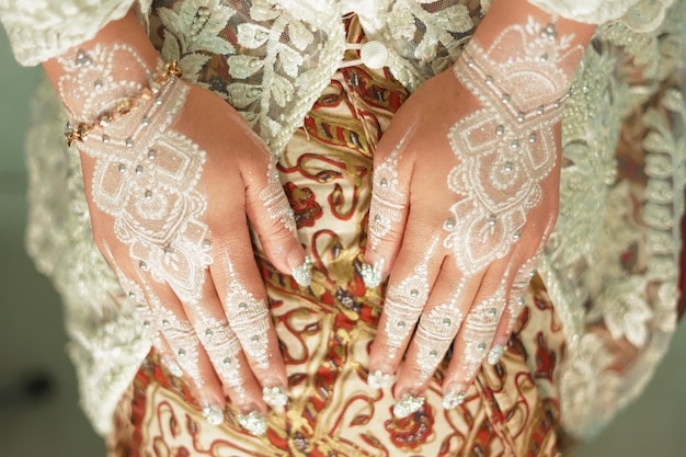 Bride henna carved beautiful and unique at brides hand