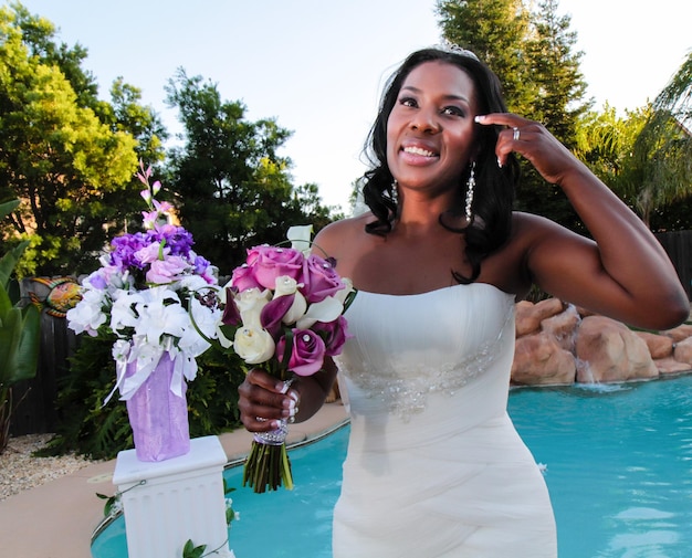 Photo bride holding bouquet of flowers