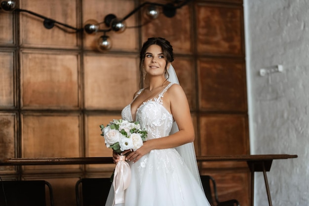 Photo bride inside the cocktail bar