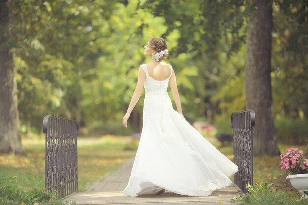 Photo bride in an old mansion romantic style