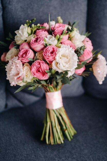 The bride's wedding bouquet of fresh rose flowers Wedding details