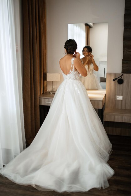 Photo bride in a white dress at the training camp