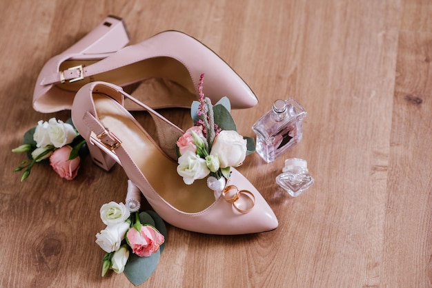 Accessori per spose pretarazioni per il giorno del matrimonio, scarpe e asole