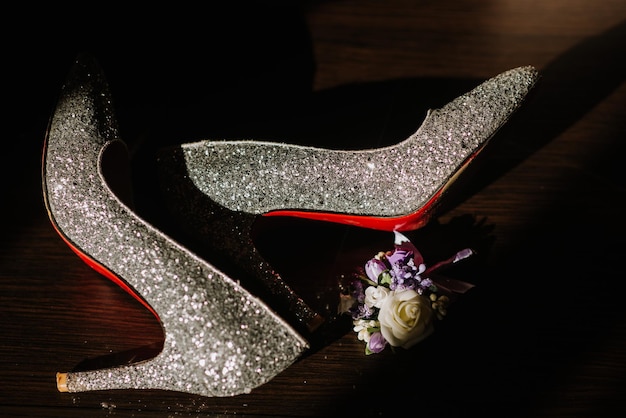 Photo brides shoes with decoration on wedding day preparation