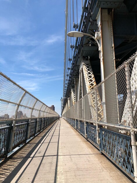 Foto ponte contro il cielo