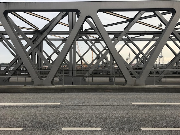 Foto ponte contro il cielo