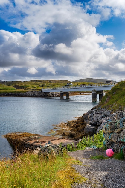 Foto il ponte sull'atlantico che collega l'isola di great bernera