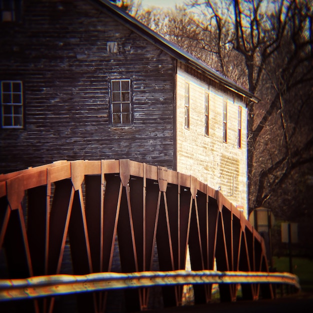 Photo bridge by house in town