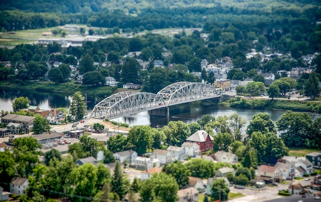 Photo bridge over canal in city