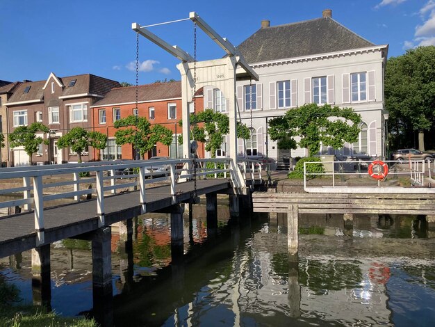 Foto ponte sul canale