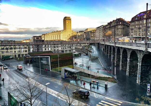 Foto ponte in città contro il cielo