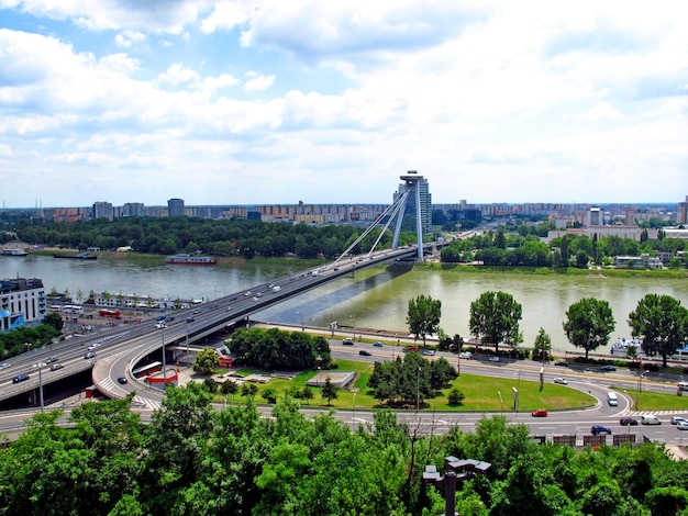 Мост на реке Дунай в Братиславе, Словакия