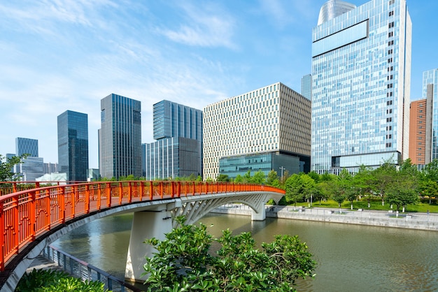 Ponte e centro finanziario edificio per uffici a ningbo east new town, cina