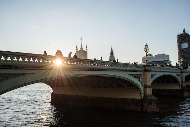 Фото Мост через реку во время захода солнца