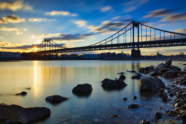 写真 川を越えた橋