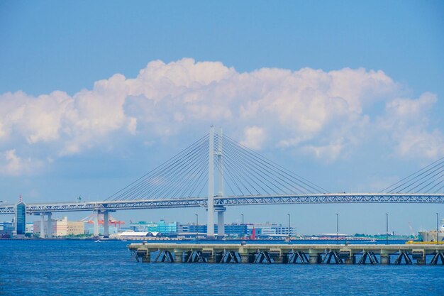 写真 空と海の間の橋