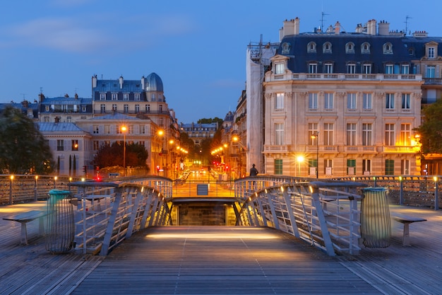 Photo bridge passerelle solferino, paris, france