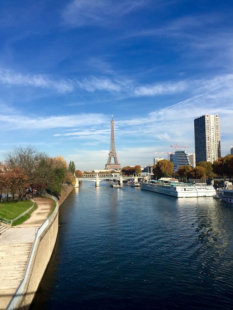 Photo bridge over river in city