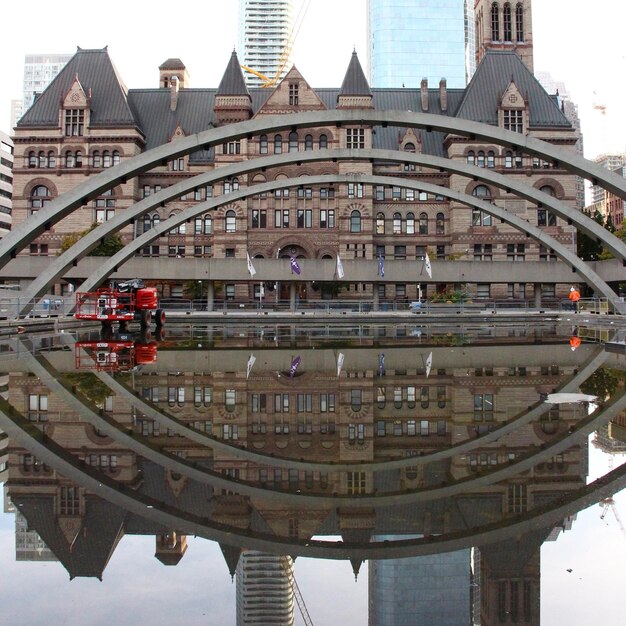 Photo bridge over river in city