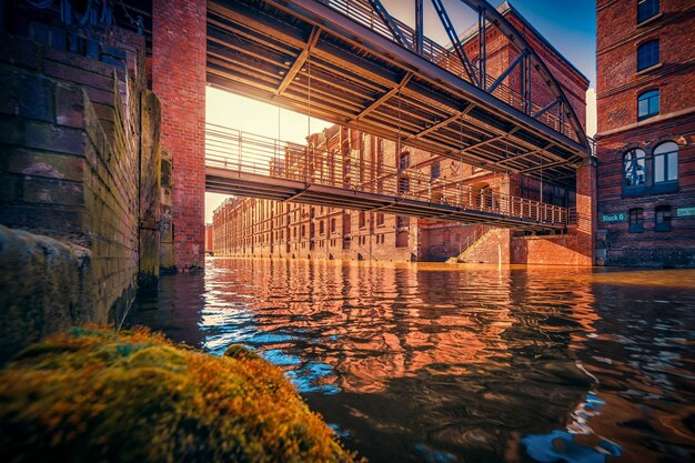 Photo bridge over river in city