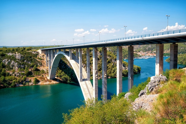 Мост через реку Крка в Хорватии