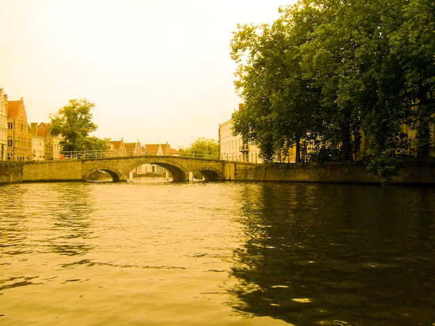 Foto ponte sul fiume