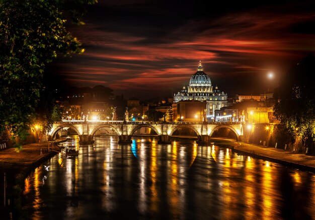 Photo bridge of saint angelo near vatican at sunset