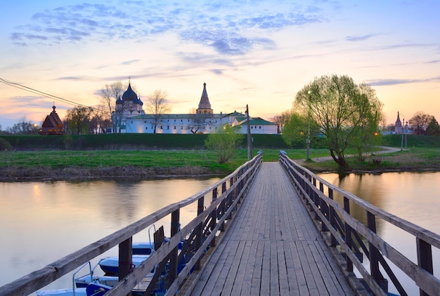 The bridge to the Suzdal Kremlin in the morning