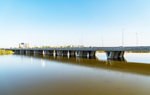 中国、北京の運河橋