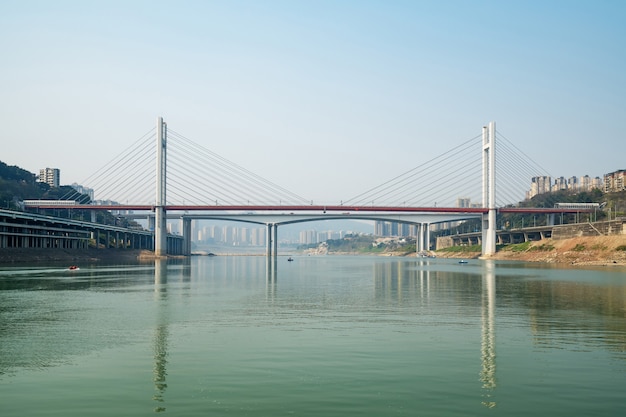 사진 중국의 양쯔강과 충칭시 풍경을 가로 지르는 교량