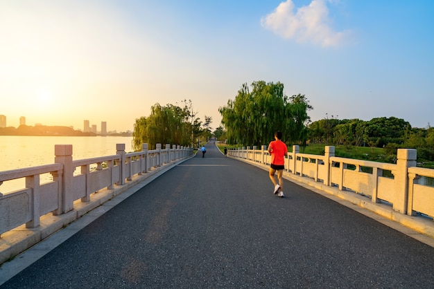 玄武湖公園の橋と道路