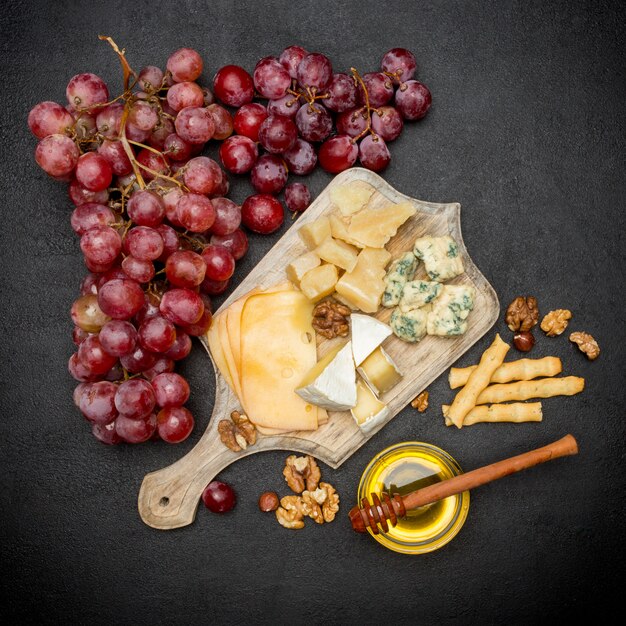 Photo brie, camembert, roquefort and cheddar