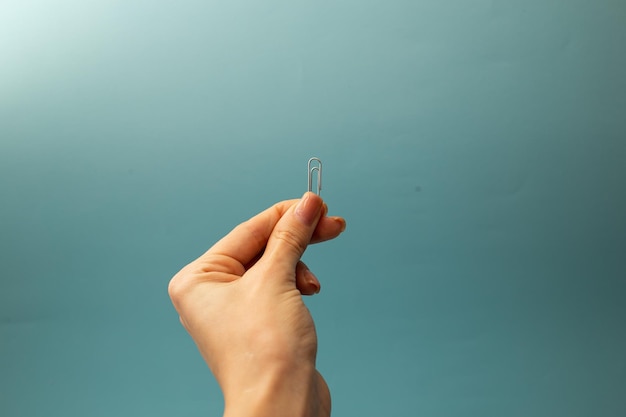 Briefpapier paperclips op achtergrond