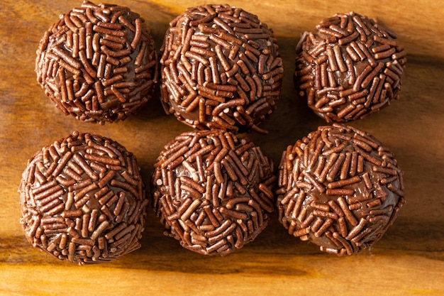 Brigadeiro traditionele Braziliaanse chocoladebal met hagelslag