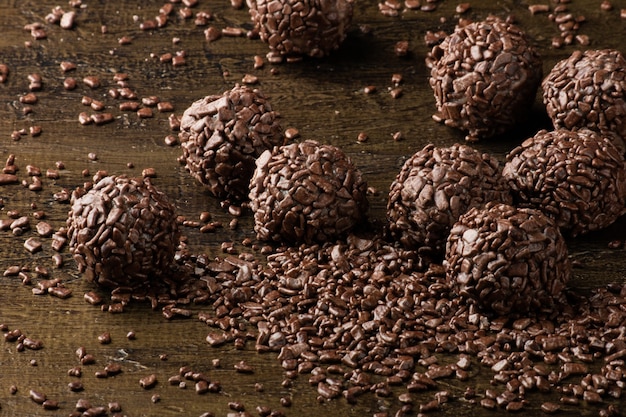 Brigadeiro. traditionele braziliaanse zoete chocolade. gekorrelde chocolade.